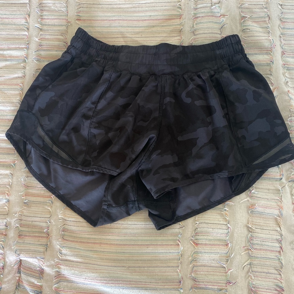 Lululemon Hotty hot camo shorts